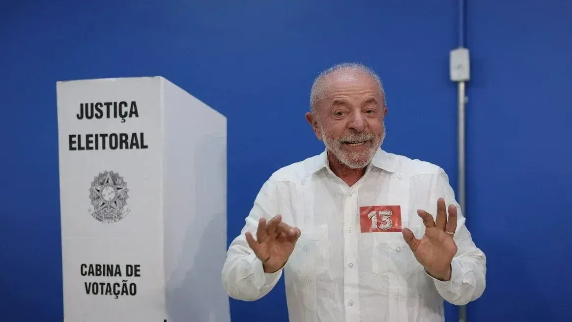 Lula da Silva se impuso ante Flávio Bolsonaro y será presidente de Brasil por cuarta vez