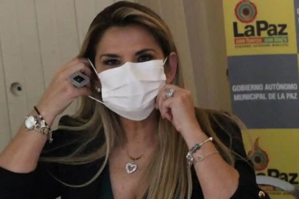 La presidenta de Bolivia, Jeanine Añez, tiene coronavirus