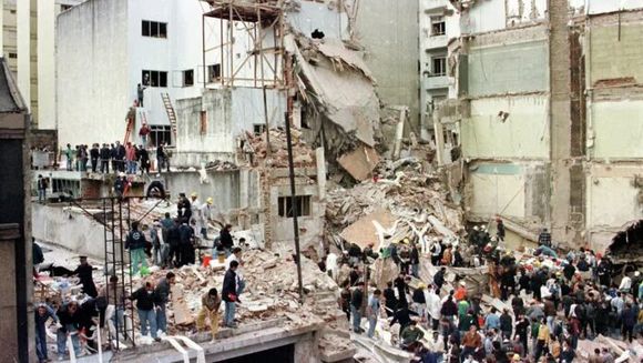 La Justicia responsabilizó a Irán y a Hezbollah por los atentados contra la embajada de Israel y la AMIA