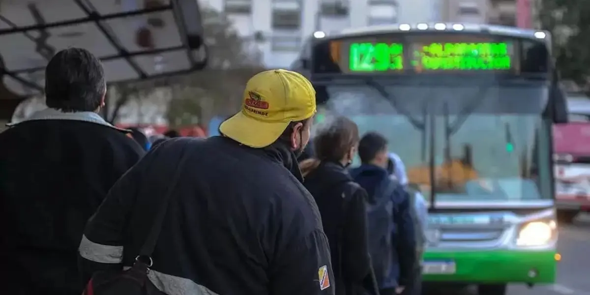 Se adelantó el paro de colectivos en el AMBA y rige desde las 21: qué líneas no funcionarán esta noche y mañana