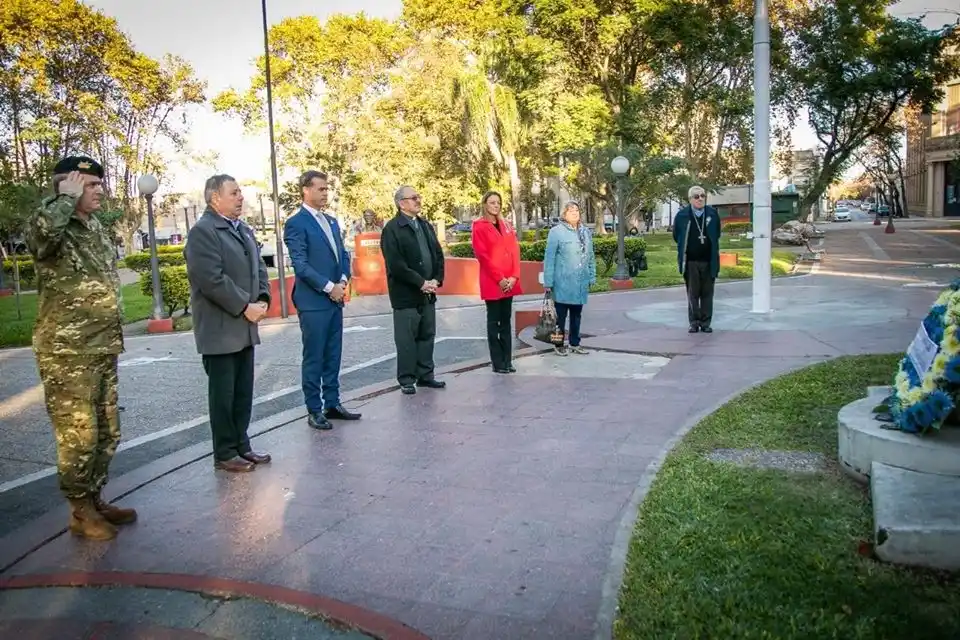 El intendente Piaggio celebró el 25 de mayo junto al senador Alfredo De Angeli