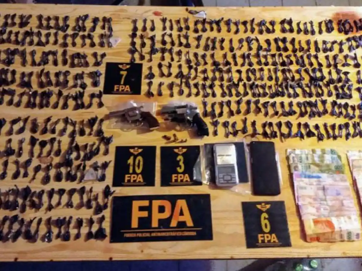 Apresan a madre e hijo acusados de vender drogas a metros de un colegio en Córdoba