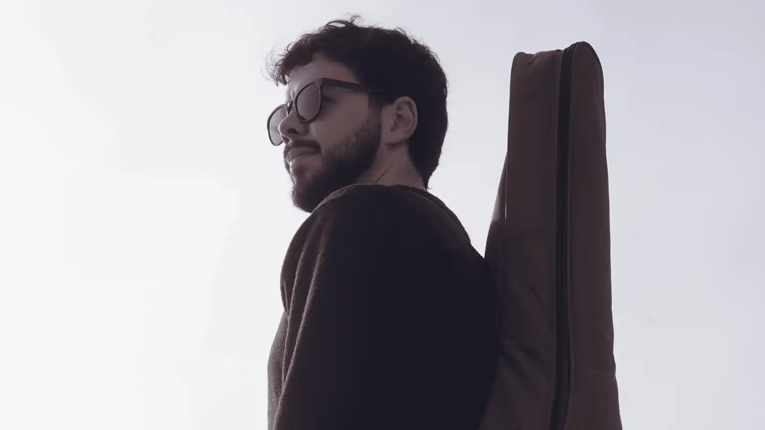 Desarrollado de forma autogestionada, el trabajo reúne relatos sobre el amor, la pérdida, la rutina y la presencia.