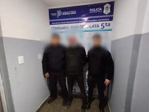 Amenazó con suicidarse frente a la Policía y terminó detenido por tenencia ilegal de armas