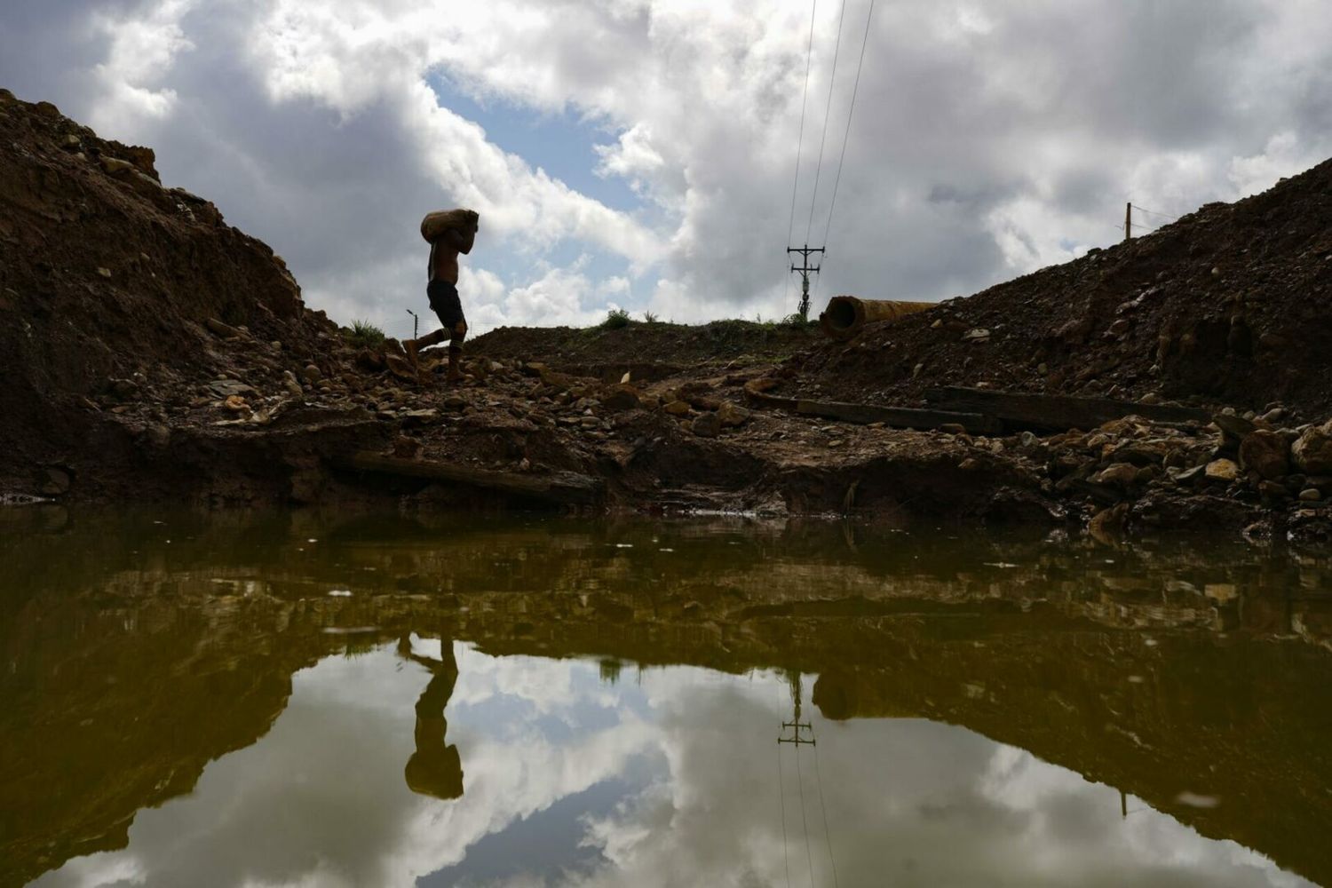AP: Las minas en Venezuela ofrecen trabajo agotador y peligroso