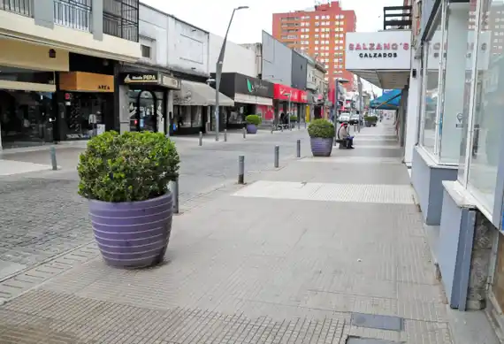 El sector comercial acató el aislamiento estricto y se observó poco movimiento 