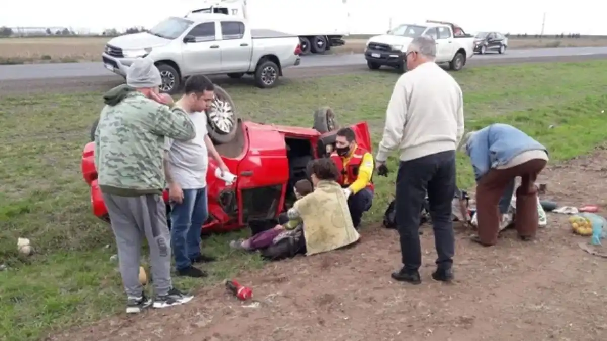Autopista Rosario – Córdoba: volcó un auto por las fuertes ráfagas de viento