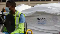 El presidente de Ghana recibió la dosis de la vacuna Covax