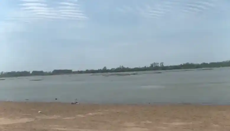 Buscan intensamente a un hombre que cayó al río