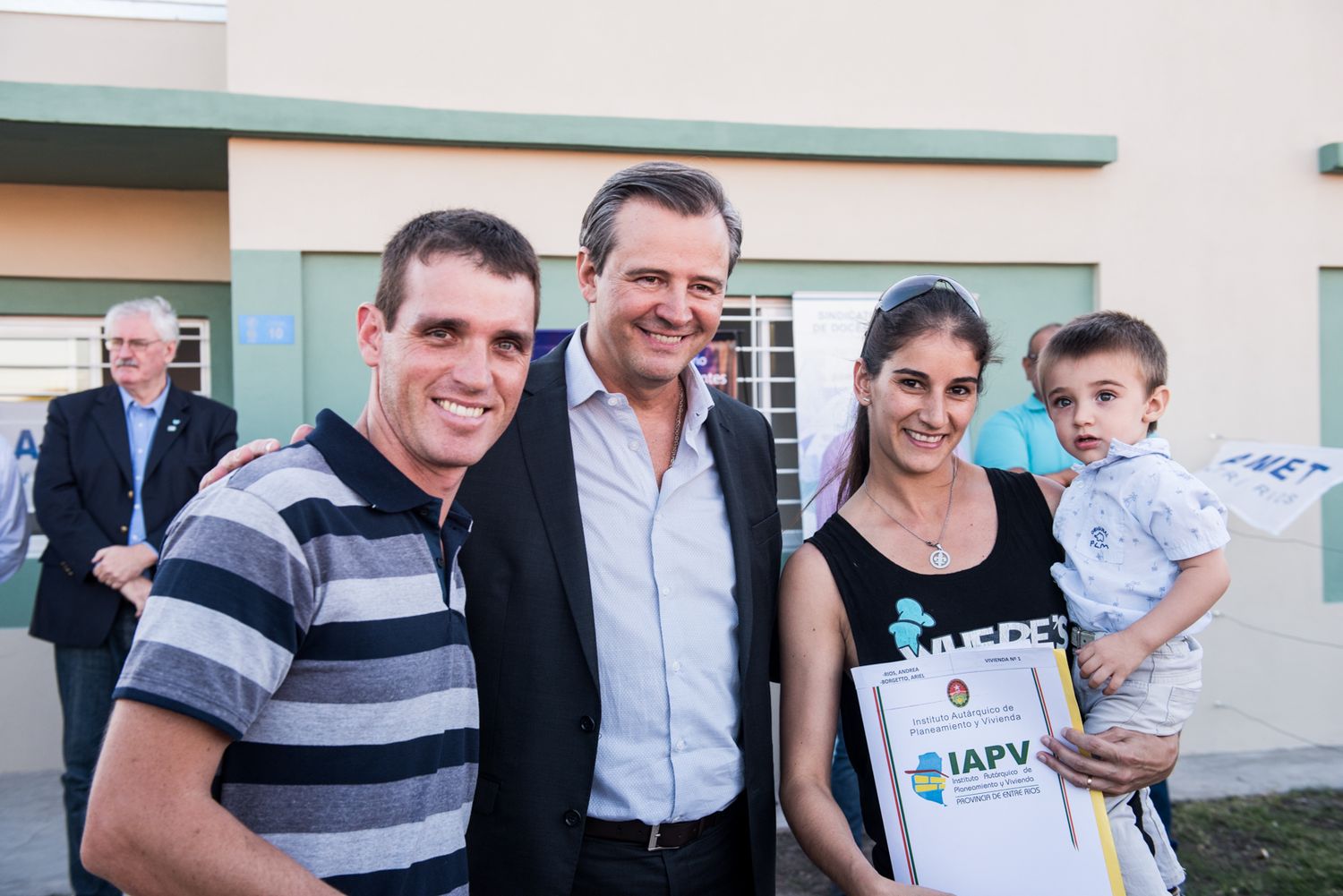 Bahl entregó viviendas a docentes de María Grande