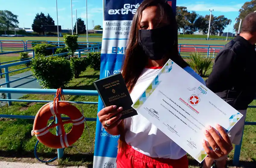 Guardavidas egresados de la Escuela del EMDER