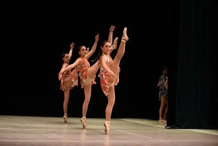 El Ballet Municipal de Danzas Académicas de Tandil cumple diez años de trayectoria.