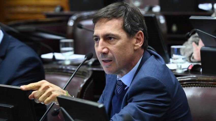 Naidenoff justificó la fiesta realizada en su casa