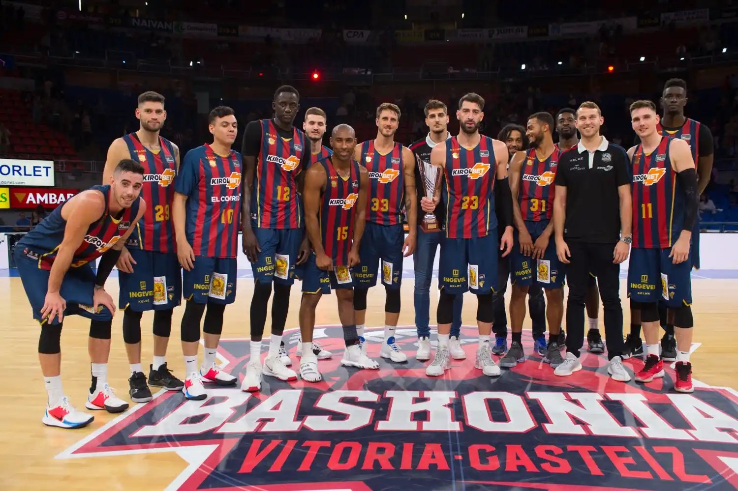 Garino y Vildoza agasajados en Baskonia como subcampeones mundiales
