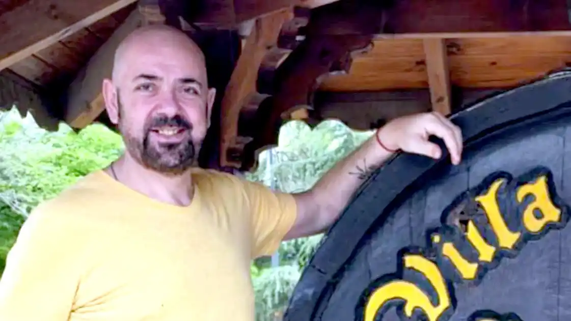 Alejandro Ainsworth (54)