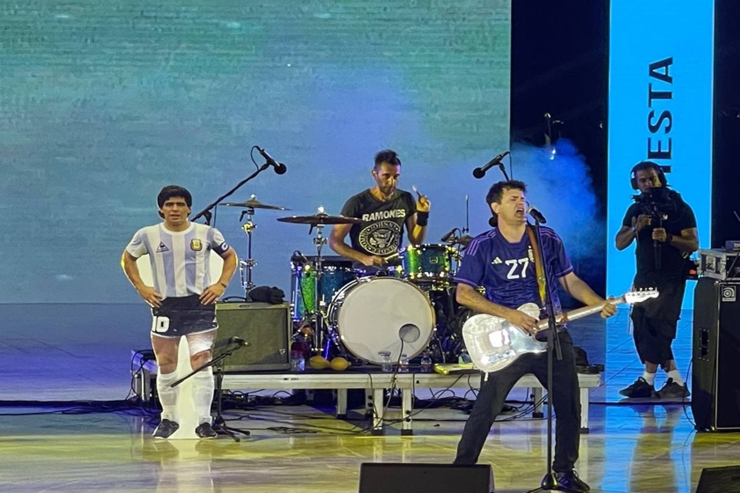 Ciro y Los Persas dieron un recital inédito en Qatar