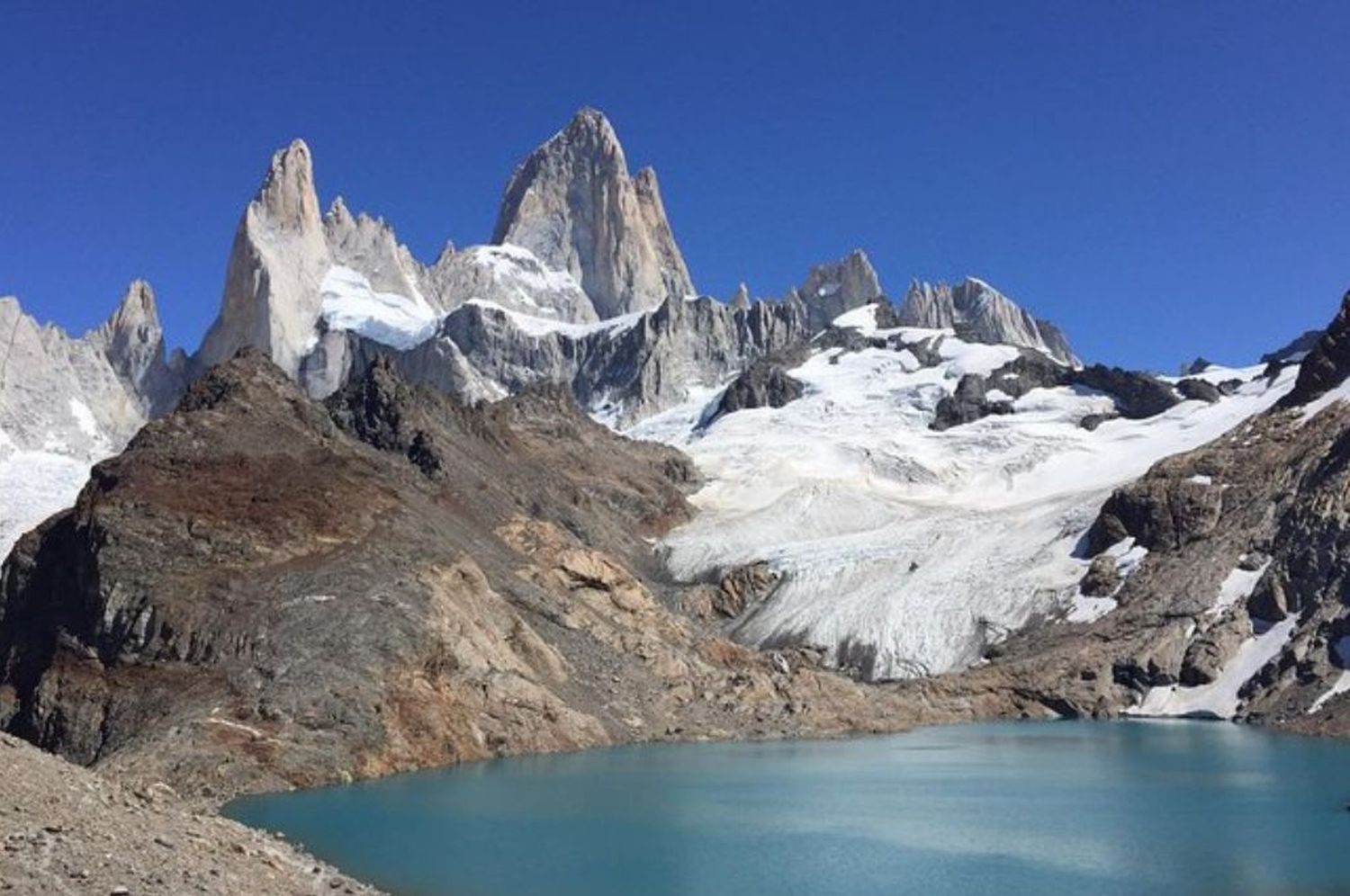 El Chaltén: se le cayó una roca cuando escalaba el cerro Fitz Roy y murió