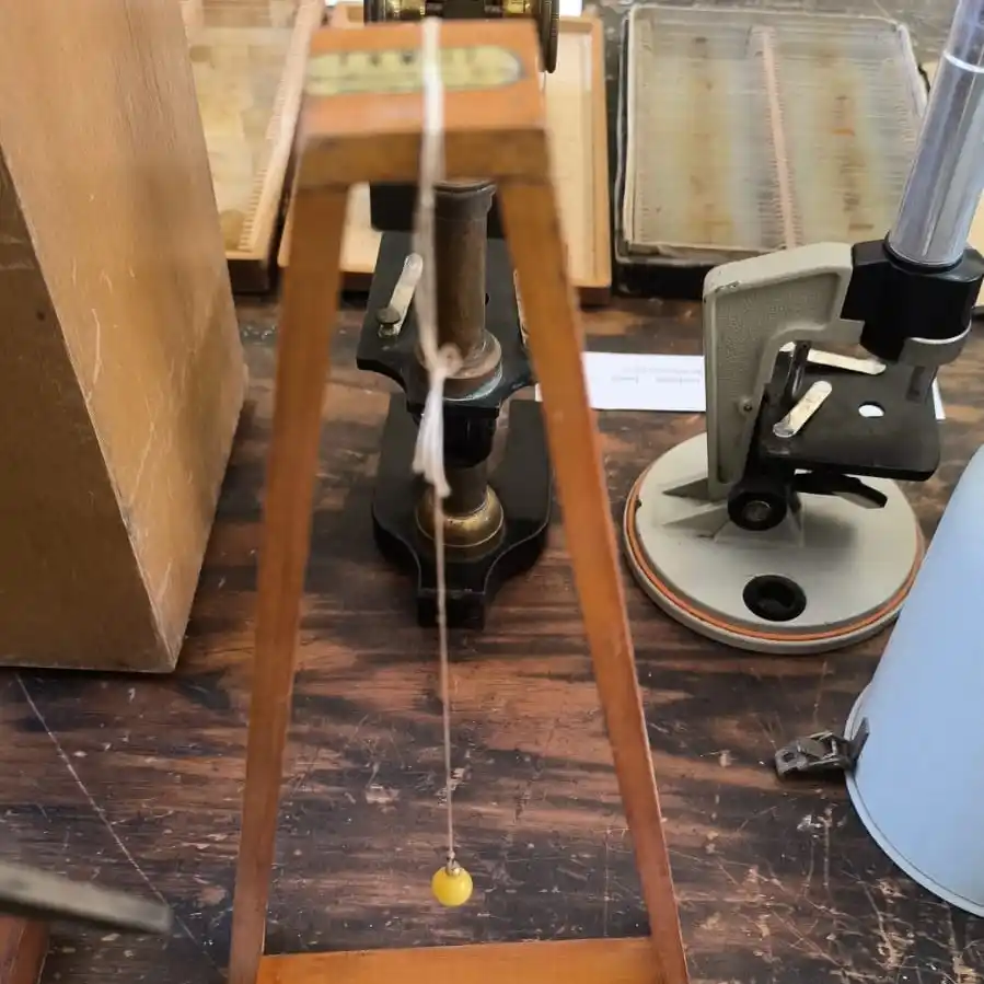 La Escuela Normal inauguró la muestra  “Aquel laboratorio de ayer”