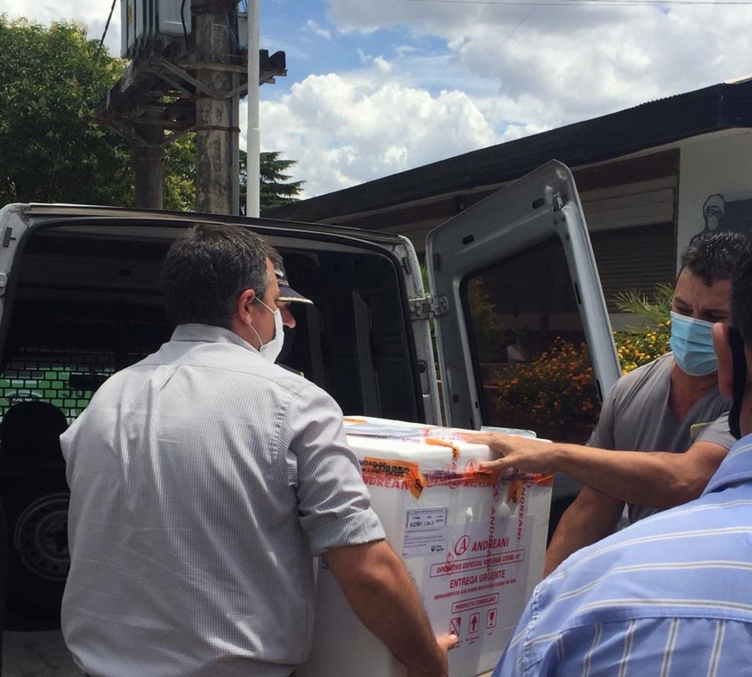 Coronavirus: las primeras 450 vacunas están en el Hospital y se resguardaron en frío