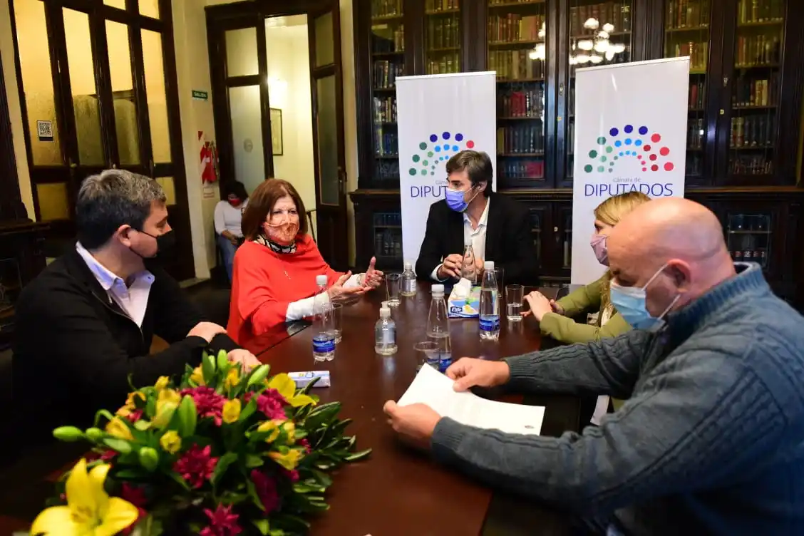 Diputados entregó materiales al Museo Provincial Eva Perón