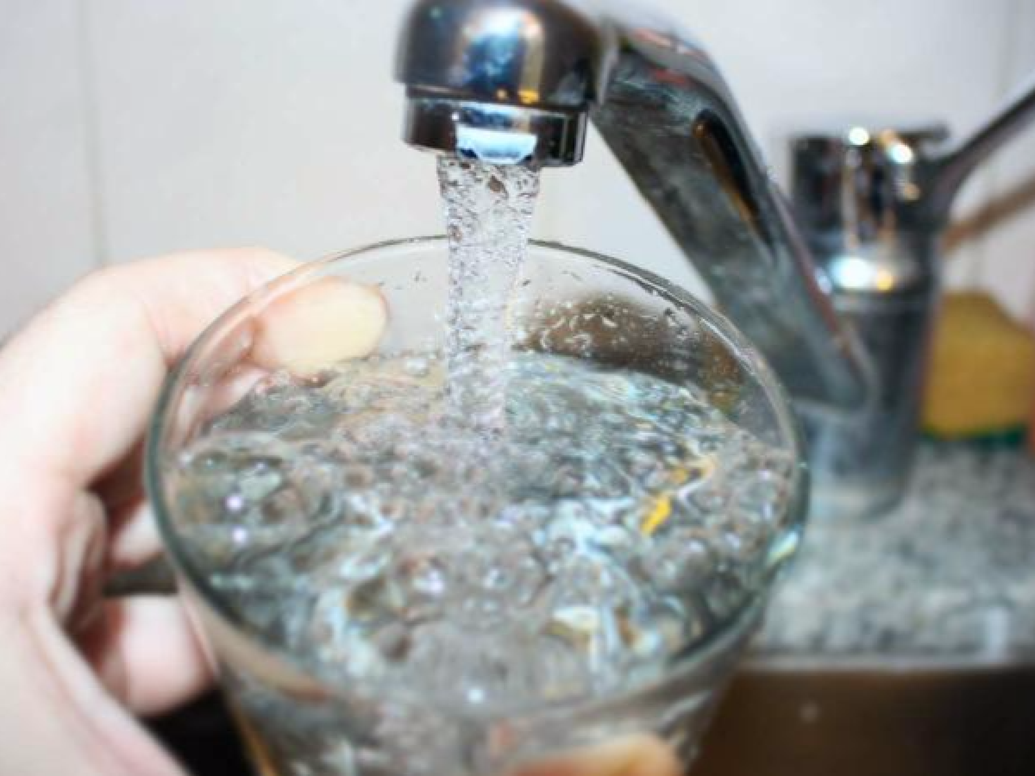 Por trabajos en las cañerías cortarán el agua en barrio Maipú
