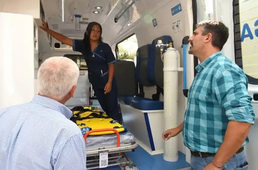 Entregan una ambulancia UTIM en Otamendi