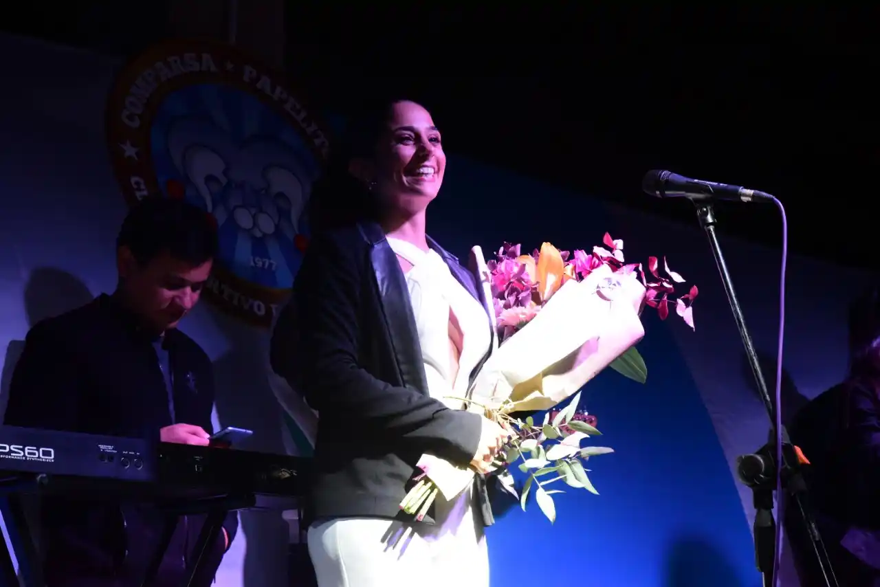 Papelitos tuvo su fiesta y presentó toda su artillería para el Carnaval 2022