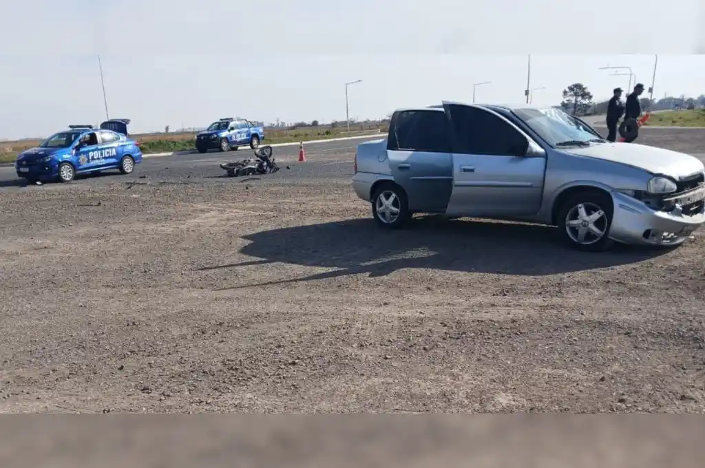 Una ambulancia del SIES 107 inmediatamente trasladó a la víctima al Hospital J M Cullen.