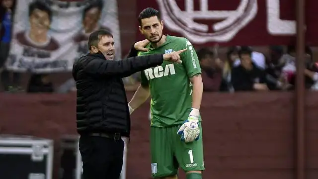 Gabriel Arias, el arquero récord de Racing, se fracturó entrenando con la Selección de Chile