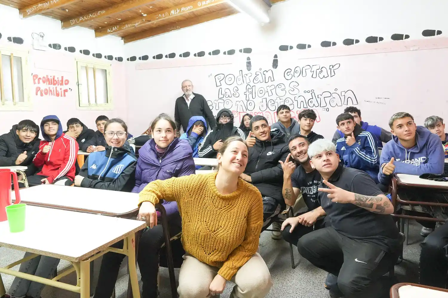 El proyecto busca generar encuentros interdisciplinarios donde los estudiantes comparten vivencias y desarrollan proyectos artísticos.