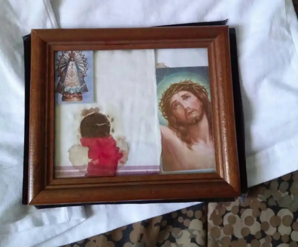 Milagro Eucarístico: El testimonio de la persona que recibió la hostia que sangra