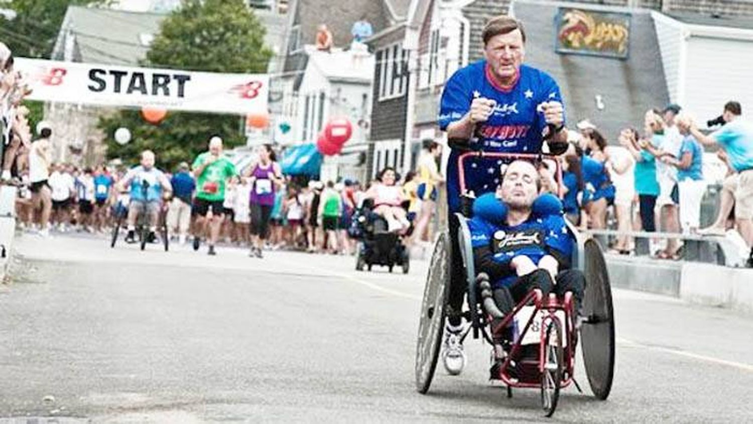 Muere Dick Hoyt, el padre que convirtió a su hijo con parálisis cerebral en un Ironman