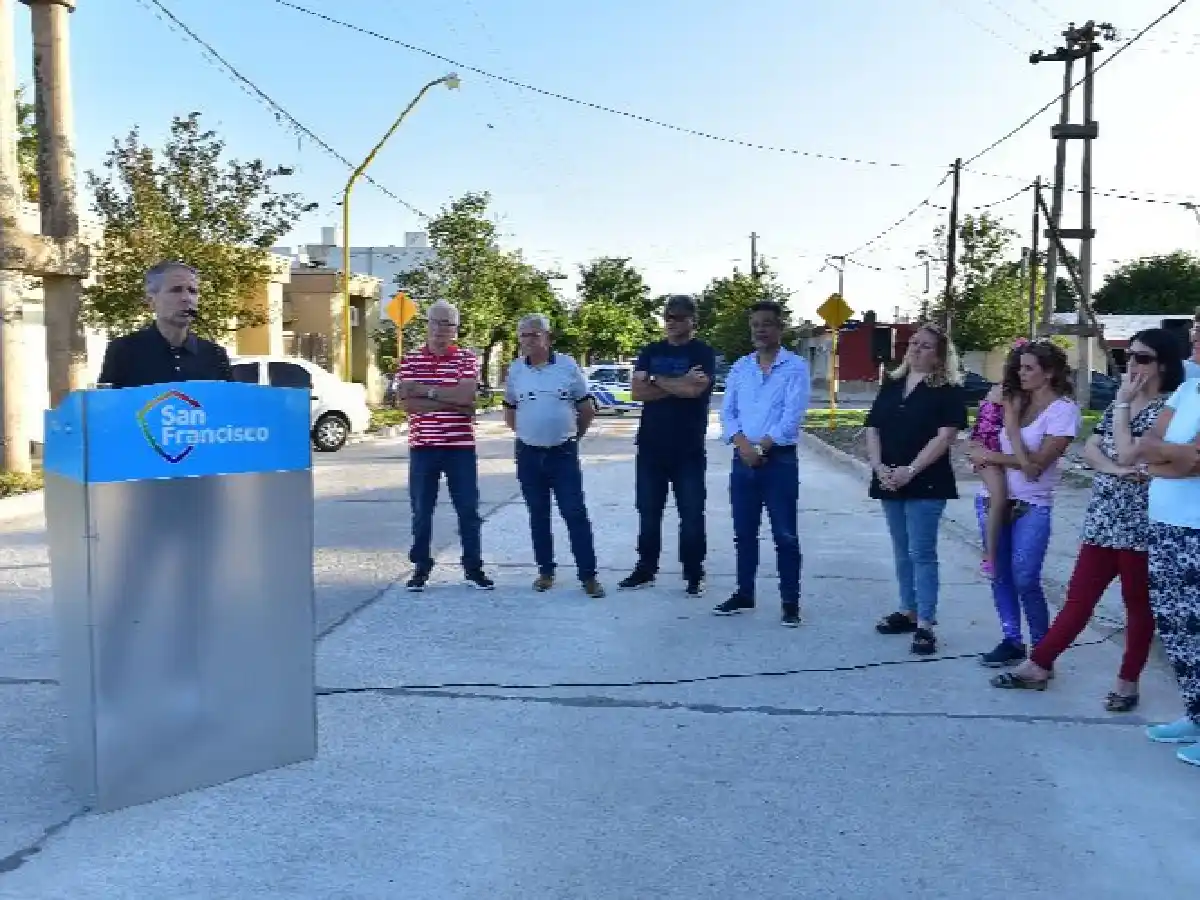 Inauguraron pavimentación del cruce de vías de calle San Luis