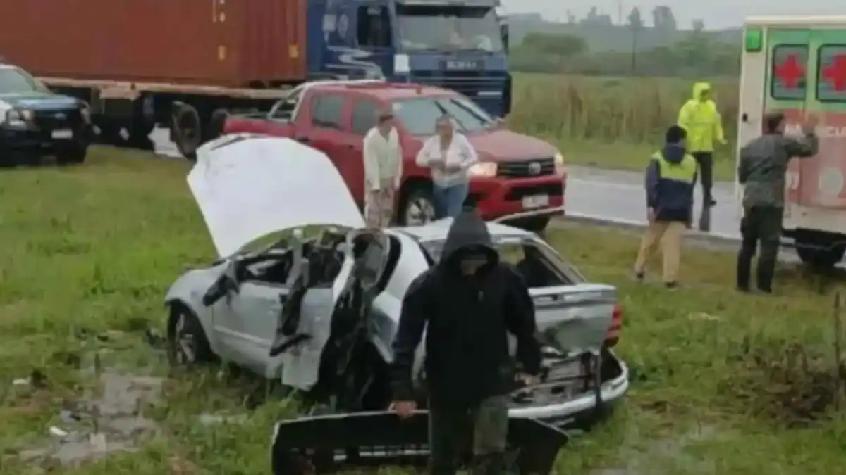 Tragedia en la Ruta 14: murió una beba tras el despiste y vuelco de un auto en Entre Ríos