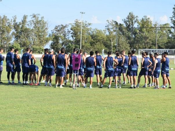 La Crema enfrenta desde las 8:15 a la Reserva tatengue.
