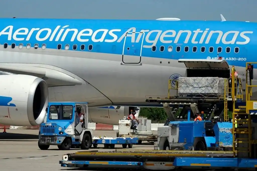 Llegó a Ezeiza el vuelo de Aerolíneas con dosis de la vacuna Sputnik V