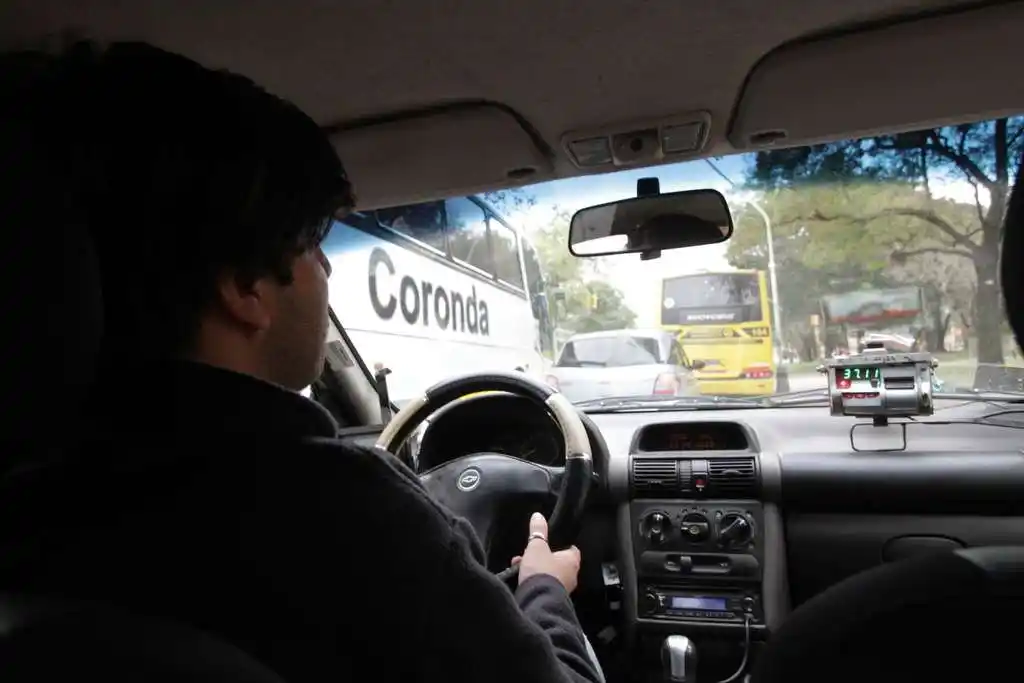 Estudian conectar el botón de pánico de los taxis al 911