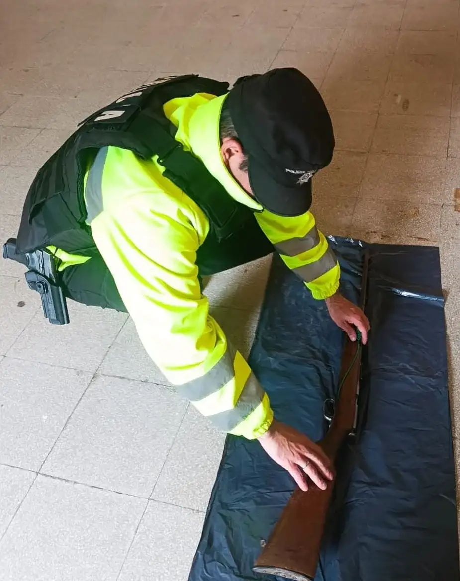 Secuestraron una carabina y trasladaron a un hombre en un operativo sobre la Ruta Provincial 61 - 2