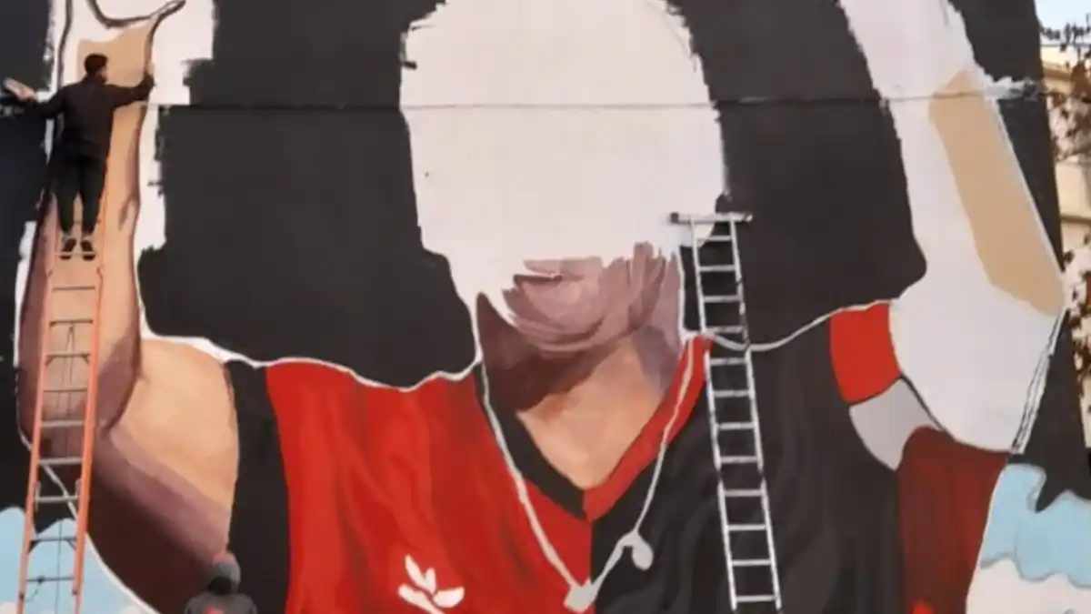 Rosario: balearon a dos artistas callejeros que pintaban un mural de Newell’s