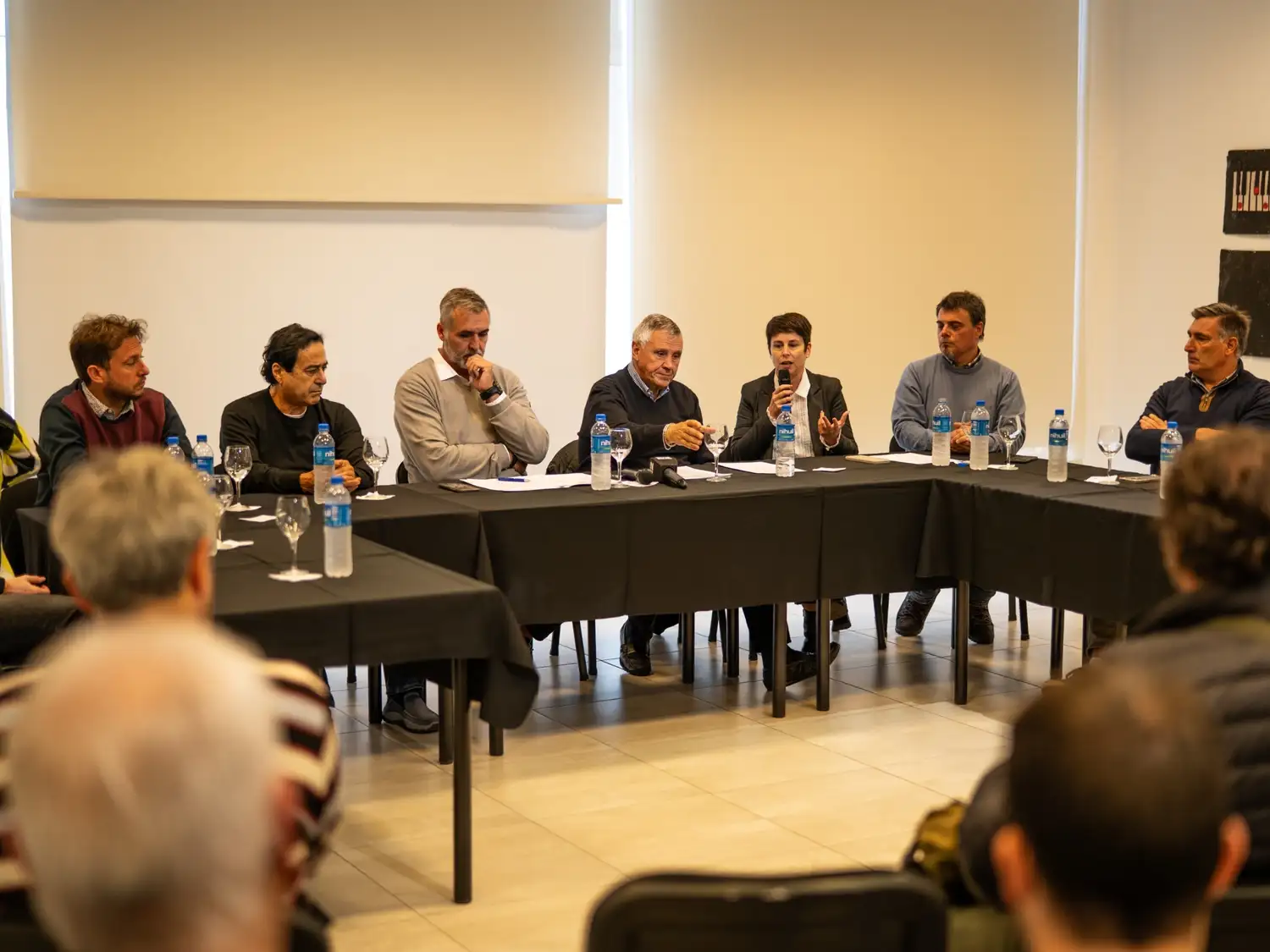 Del encuentro participaron representantes del Colegio de Arquitectos, el Colegio de Ingenieros, la UOCRA, el Centro de Constructores y Anexos, la Universidad Atlántida y la propia Cámara de la Construcción.