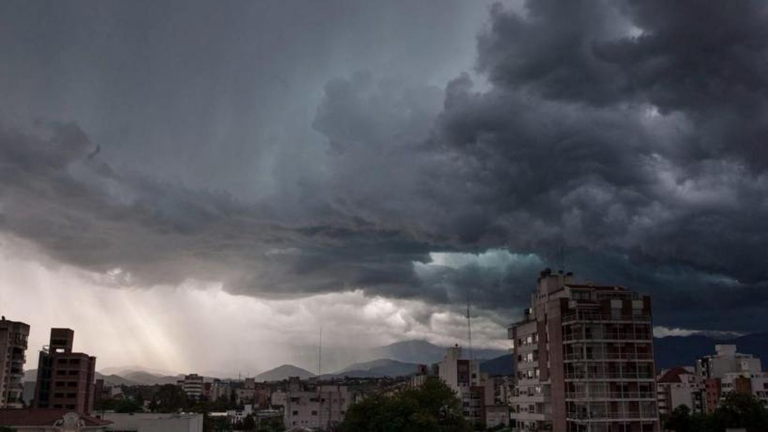 Emitieron una alerta amarilla por fuertes vientos que afectarán a toda la provincia