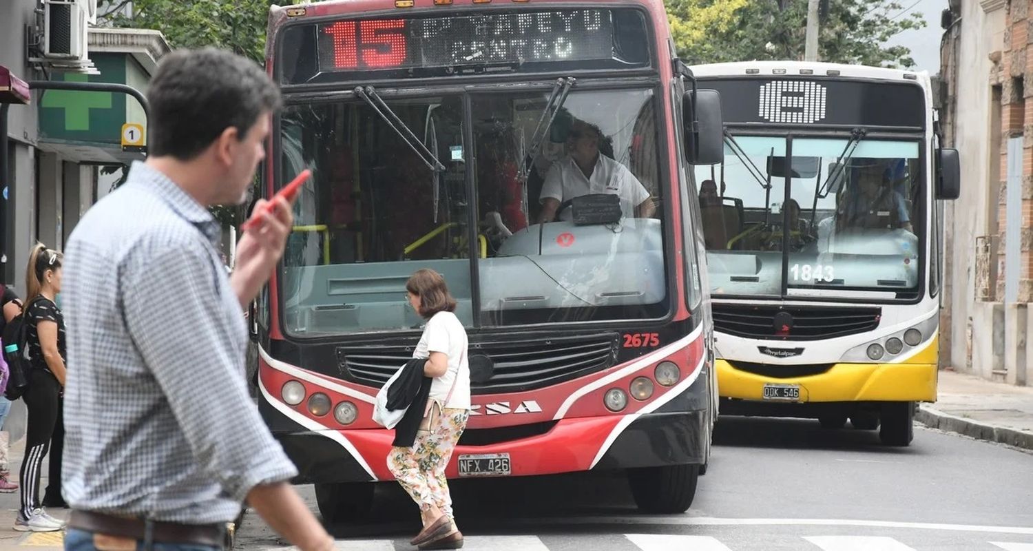 Los legisladores piden que al menos parte del gravamen vuelva al interior para financiar el transporte urbano de pasajeros. Crédito: Flavio Raina