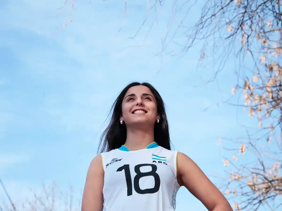 Valentina vuela hacia Japón