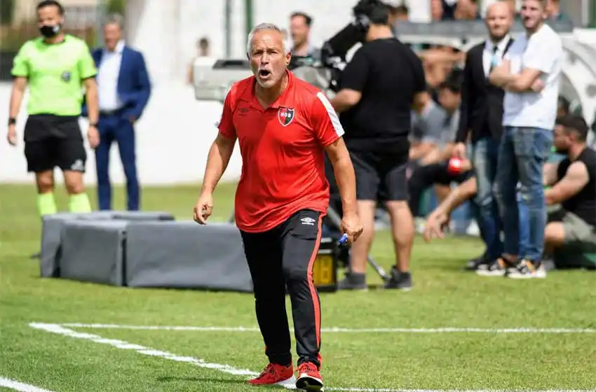 Taffarel, tras la derrota ante Sarmiento: «Hay que trabajar más para salir de esta situación»