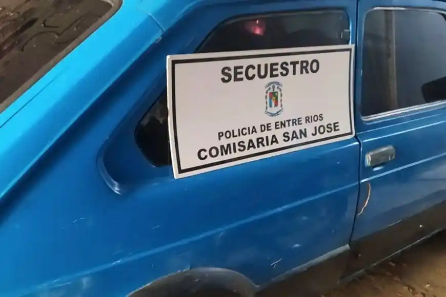 Huyeron de un control policial dejando en su auto un revólver y una caja fuerte con dinero