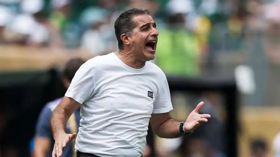 Renato Paiva es el nuevo entrenador del tandilense Emmanuel Martínez.