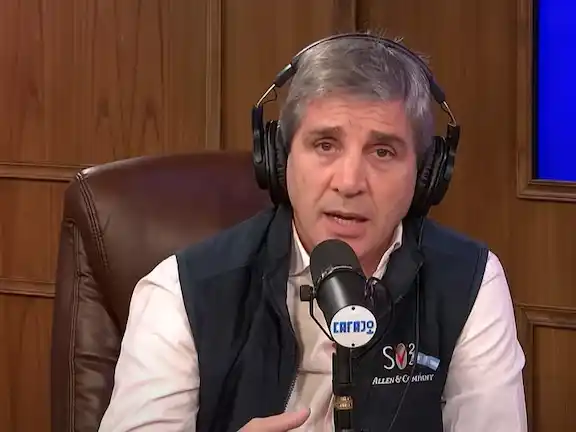 Luis Caputo: “Vamos a vender hasta el último dólar en el techo de la banda”