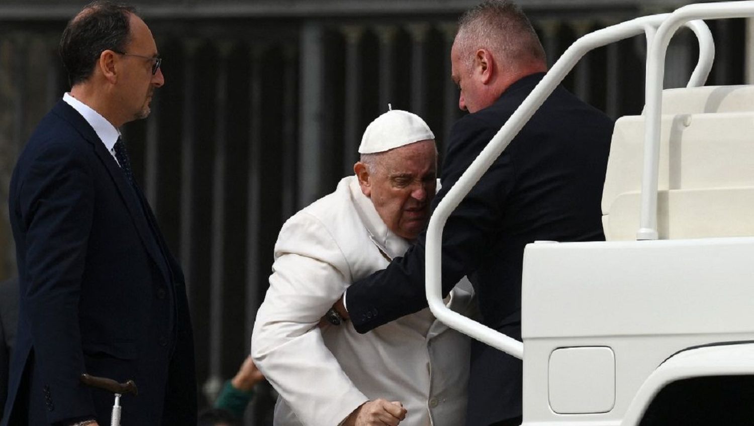 ¡TIENE UNA AFECCIÓN PULMONAR! Papa Francisco NO oficiará misa del Domingo de Ramos