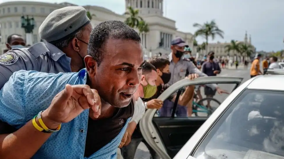 Las detenciones se producen en medio de una escalada de protestas en distintas zonas del país, impulsadas por la crisis económica.