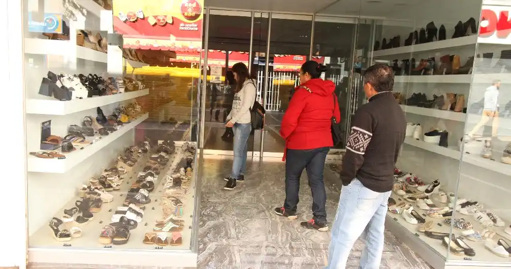 Empleados de comercio recibirán 6% de aumento por cláusula gatillo